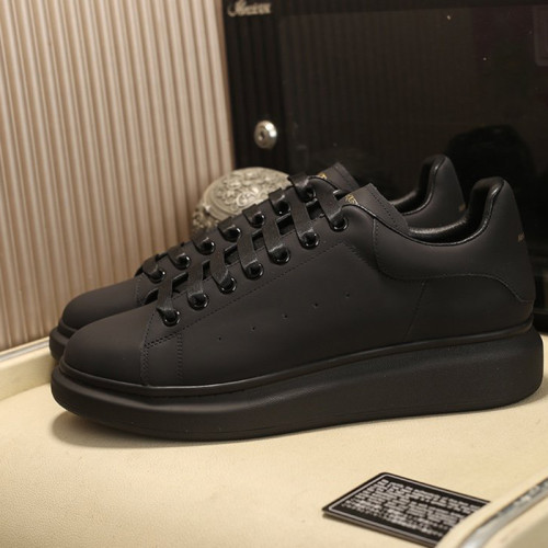 Alexander McQueen Womens Mens Shoes Fashion Sneakers Unisex Design Luxury Brand Oversized Sneaker with Box