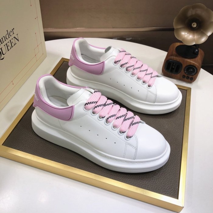 Alexander McQueen Womens Mens Shoes Fashion Sneakers Unisex Design Luxury Brand Oversized Sneaker with Box
