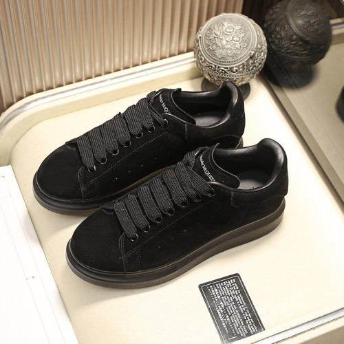 Alexander McQueen Womens Mens Shoes Fashion Sneakers Unisex Design Luxury Brand Oversized Sneaker with Box