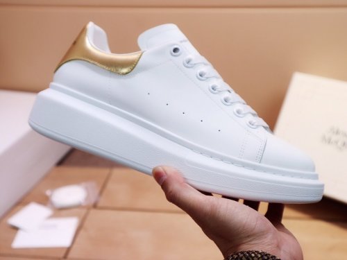 Alexander McQueen Womens Mens Shoes Fashion Sneakers Unisex Design Luxury Brand Oversized Sneaker with Box