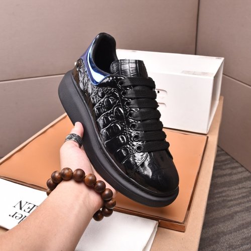 Alexander McQueen Womens Mens Shoes Fashion Sneakers Unisex Design Luxury Brand Oversized Sneaker with Box