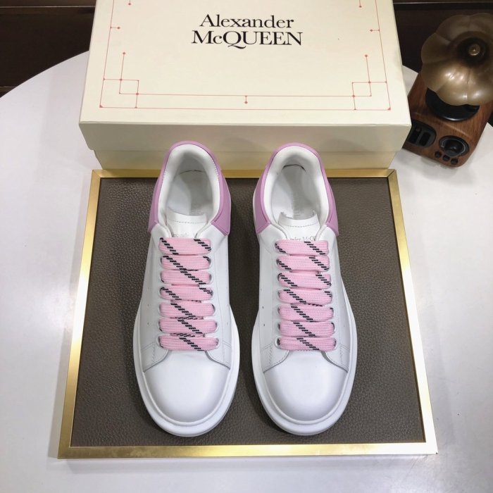 Alexander McQueen Womens Mens Shoes Fashion Sneakers Unisex Design Luxury Brand Oversized Sneaker with Box