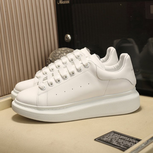 Alexander McQueen Womens Mens Shoes Fashion Sneakers Unisex Design Luxury Brand Oversized Sneaker with Box