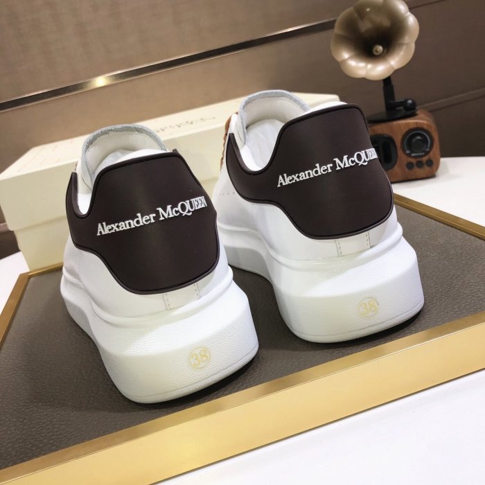 Alexander McQueen Womens Mens Shoes Fashion Sneakers Unisex Design Luxury Brand Oversized Sneaker with Box