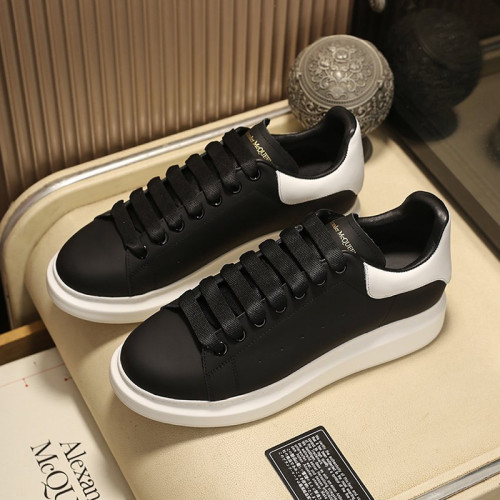 Alexander McQueen Womens Mens Shoes Fashion Sneakers Unisex Design Luxury Brand Oversized Sneaker with Box