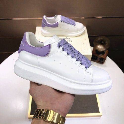 Alexander McQueen Womens Mens Shoes Fashion Sneakers Unisex Design Luxury Brand Oversized Sneaker with Box