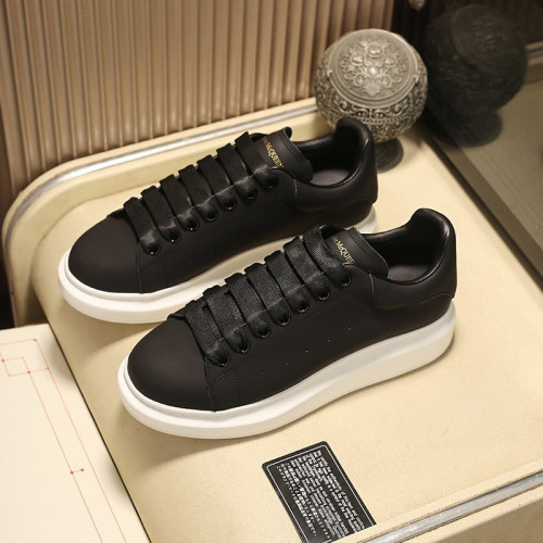 Alexander McQueen Womens Mens Shoes Fashion Sneakers Unisex Design Luxury Brand Oversized Sneaker with Box
