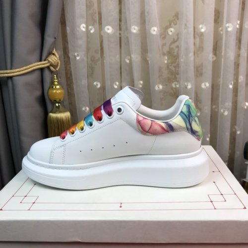 Alexander McQueen Womens Mens Shoes Fashion Sneakers Unisex Design Luxury Brand Oversized Sneaker with Box