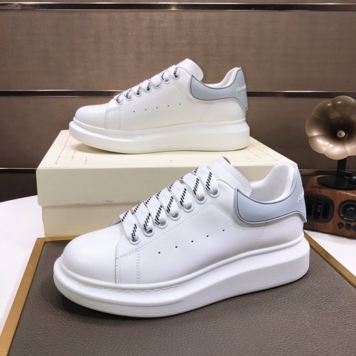 Alexander McQueen Womens Mens Shoes Fashion Sneakers Unisex Design Luxury Brand Oversized Sneaker with Box