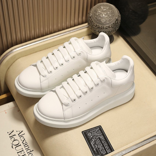 Alexander McQueen Womens Mens Shoes Fashion Sneakers Unisex Design Luxury Brand Oversized Sneaker with Box