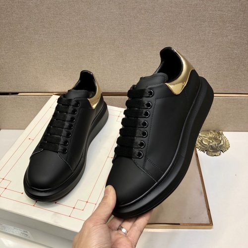 Alexander McQueen Womens Shoes Fashion Sneakers Unisex Design Luxury Brand Oversized Sneaker with Box