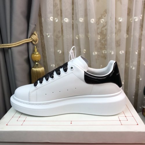 Alexander McQueen Womens Mens Shoes Fashion Sneakers Unisex Design Luxury Brand Oversized Sneaker with Box