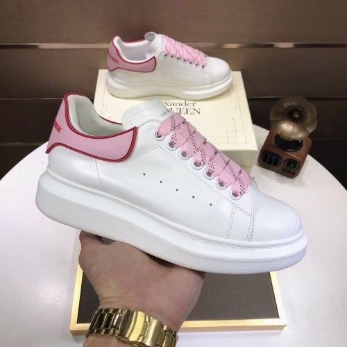 Alexander McQueen Womens Mens Shoes Fashion Sneakers Unisex Design Luxury Brand Oversized Sneaker with Box