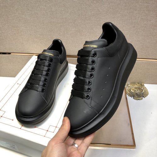 Alexander McQueen Womens Mens Shoes Fashion Sneakers Unisex Design Luxury Brand Oversized Sneaker with Box