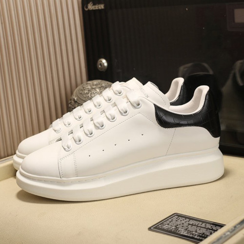 Alexander McQueen Womens Mens Shoes Fashion Sneakers Unisex Design Luxury Brand Oversized Sneaker with Box
