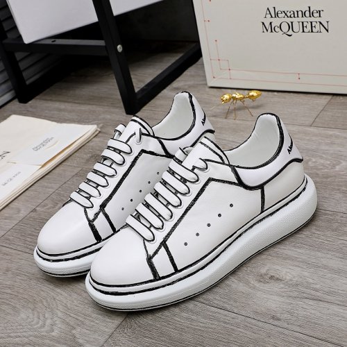 Alexander McQueen Womens Mens Shoes Fashion Sneakers Unisex Design Luxury Brand Oversized Sneaker with Box