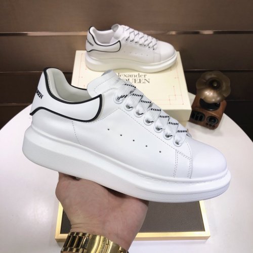 Alexander McQueen Womens Mens Shoes Fashion Sneakers Unisex Design Luxury Brand Oversized Sneaker with Box