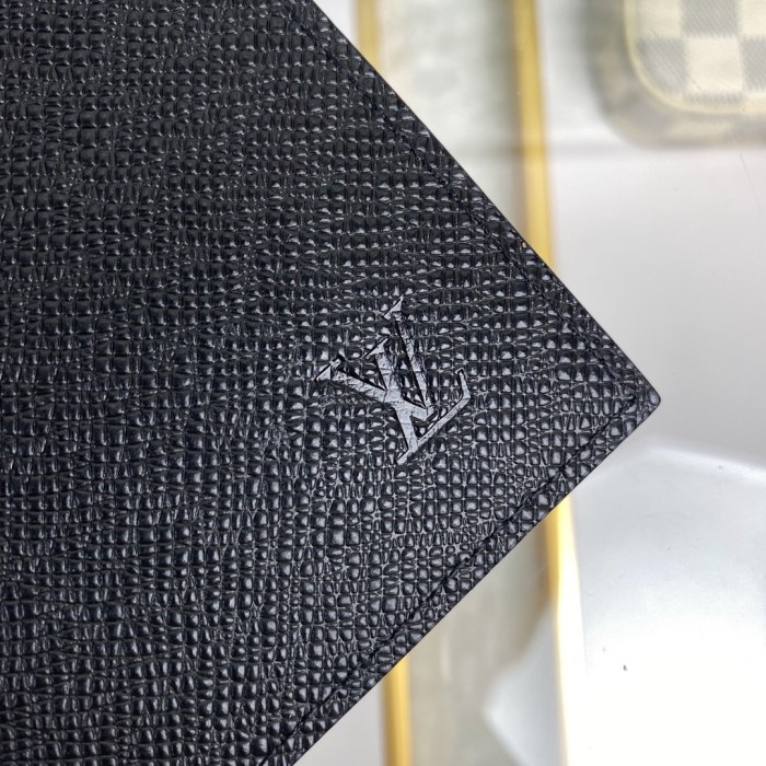Louis Vuitton Mens Wallets Purse Luxury Brand Designer PASSPORT COVER Taiga Leather with Original Box M64596