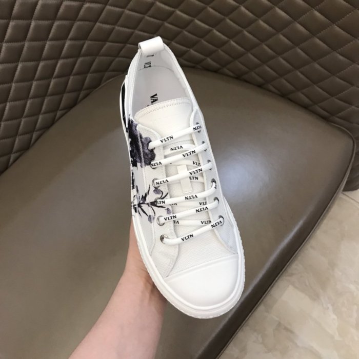 Valentino Men and Women Shoes Fashion Design Luxury Brand