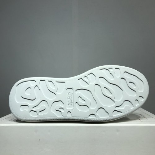 Alexander McQueen Womens Mens Shoes Fashion Sneakers Unisex Design Luxury Brand Oversized Sneaker with Box