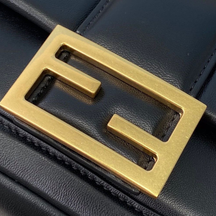 Fendi Womens Bag BAGUETTE CHAIN