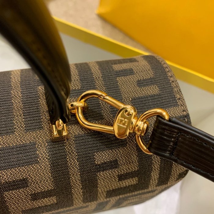 Fendi Womens Bag Crossbody Bag