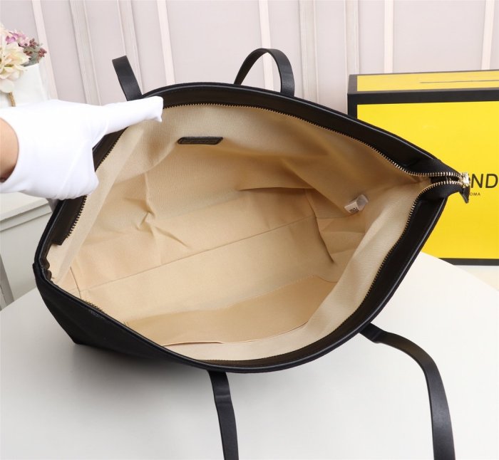 Fendi Womens Bag Totes ROMA SHOPPER