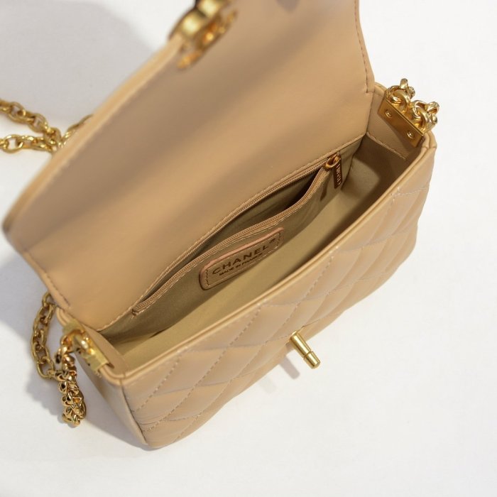 Chanel Womens Bags Flap Bag Lambskin & Gold-Tone Metal