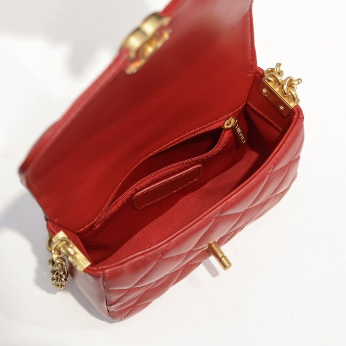 Chanel Womens Bags Small Flap bag Lambskin & Gold-Tone Metal