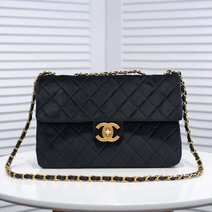 Chanel Womens Bags Crossbody Classic Bag