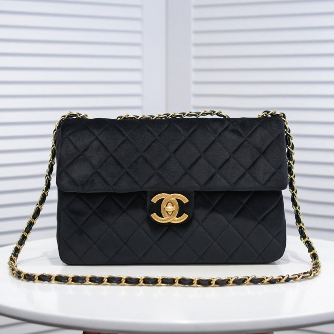 Chanel Womens Bags Crossbody Classic Bag