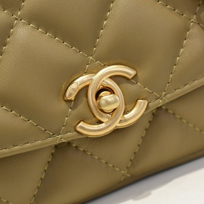 Chanel Womens Bags Small Flap bag Lambskin & Gold-Tone Metal