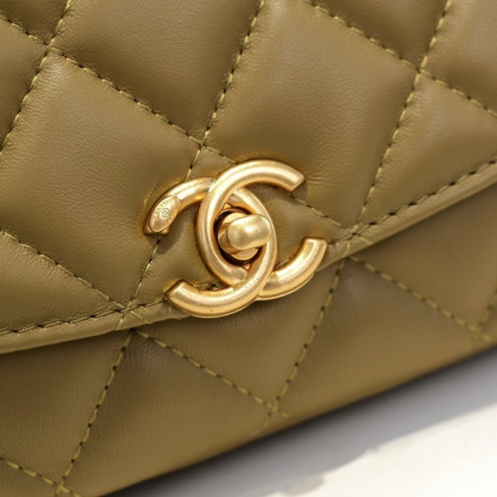 Chanel Womens Bags Flap Bag Lambskin & Gold-Tone Metal