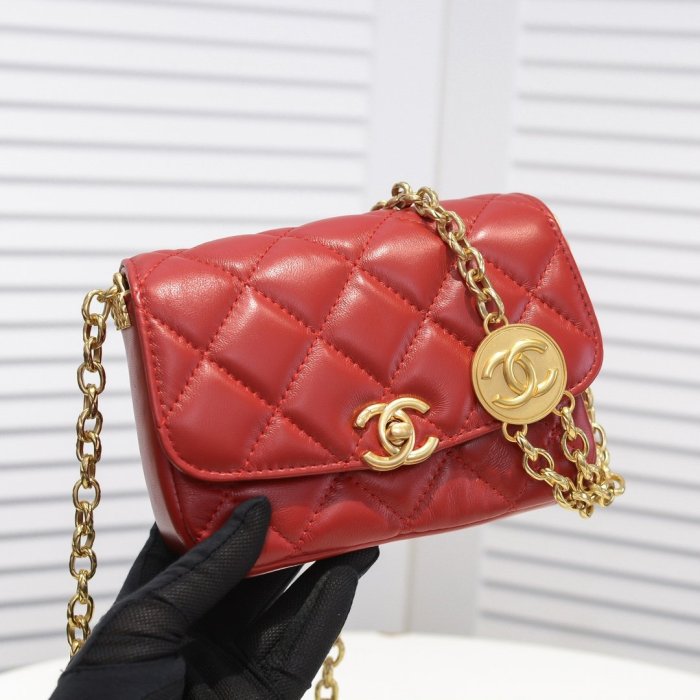 Chanel Womens Bags Small Flap bag Lambskin & Gold-Tone Metal