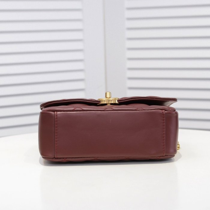 Chanel Womens Bags Flap Bag Lambskin & Gold-Tone Metal