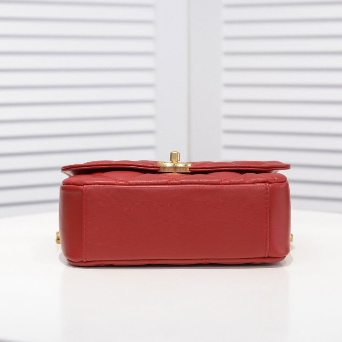 Chanel Womens Bags Flap Bag Lambskin & Gold-Tone Metal