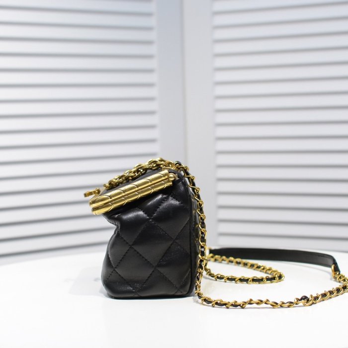 Chanel Womens Bags Crossbody Bag Kiss Lock Bag
