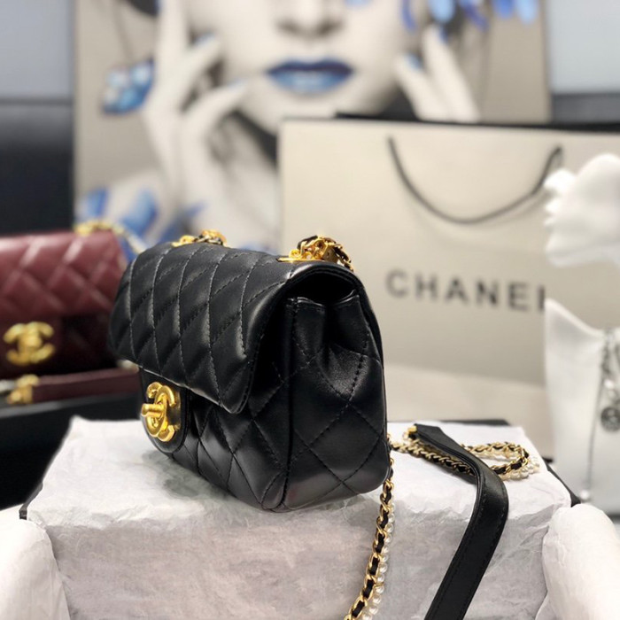 Chanel Womens Bags Flap Bag Calfskin, Crystal Pearls & Gold-Tone Metal Black