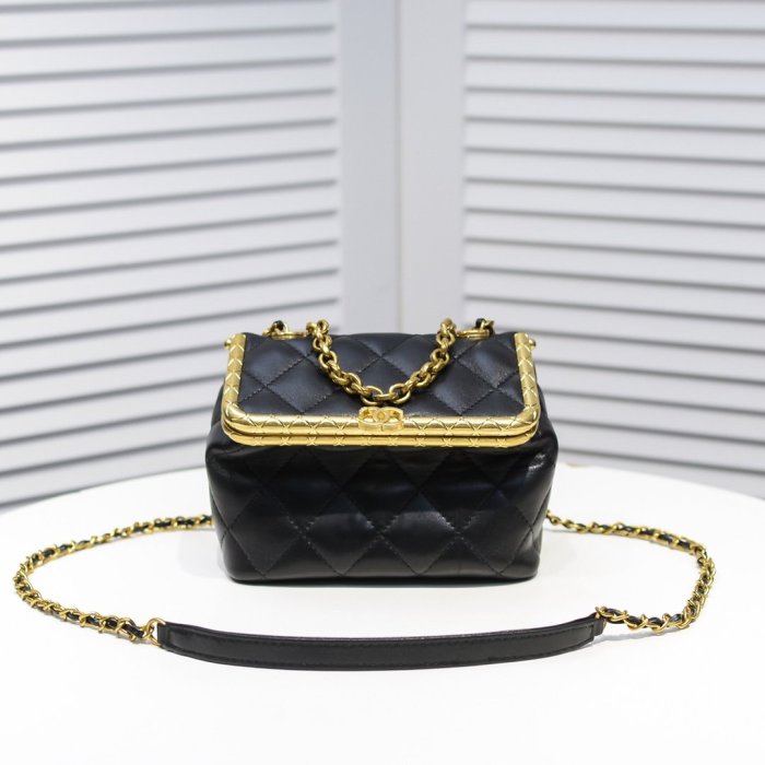 Chanel Womens Bags Crossbody Bag Kiss Lock Bag
