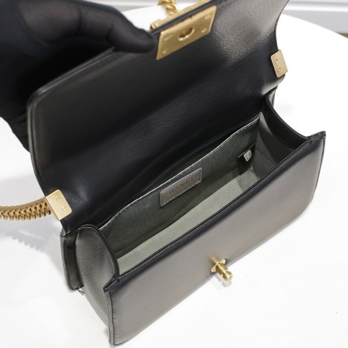 Chanel Womens Bags Crossbody Bag Boy Chanel Handbag
