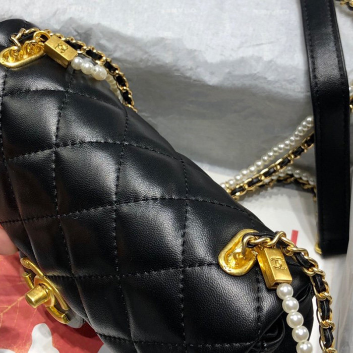 Chanel Womens Bags Flap Bag Calfskin, Crystal Pearls & Gold-Tone Metal Black