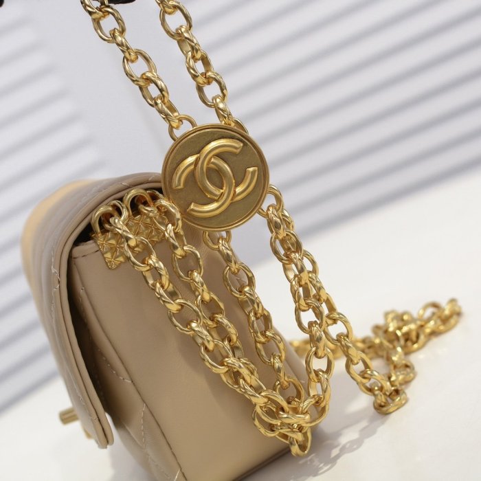 Chanel Womens Bags Small Flap bag Lambskin & Gold-Tone Metal