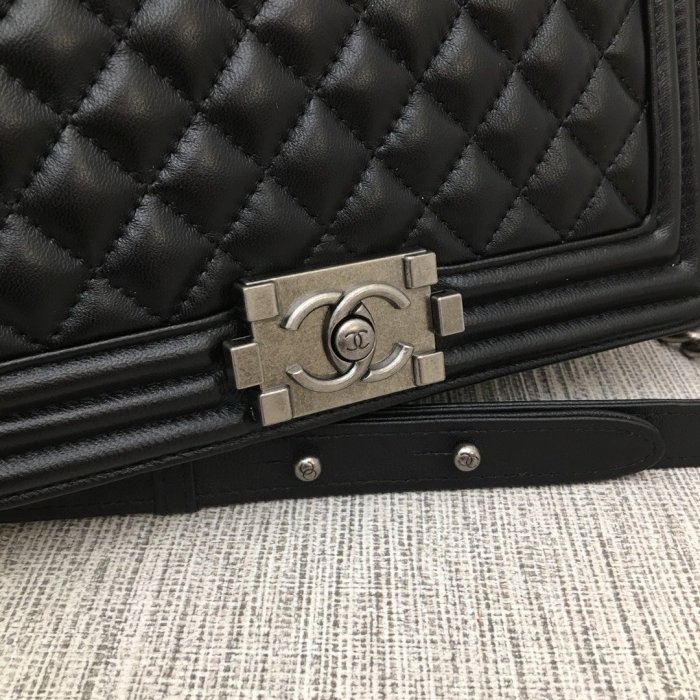 Chanel Womens Bags Crossbody Bag Boy Chanel Handbag Calfskin & Ruthenium-Finish Metal Black