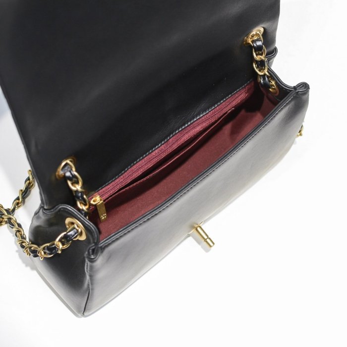 Chanel Womens Bags Crossbody Bag