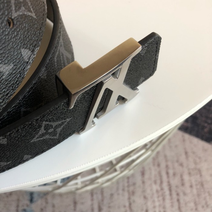 Louis Vuitton Mens Belts Luxury Brand Design LV INITIALES 40MM REVERSIBLE Monogram Eclipse M9043U with Original Box