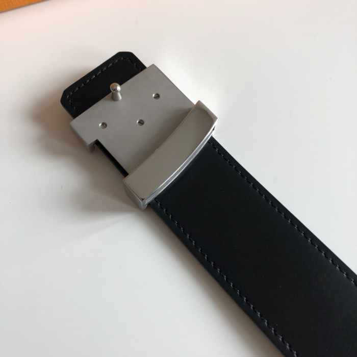 Louis Vuitton Mens Belts Luxury Brand Design LV INITIALES 40MM REVERSIBLE Monogram Eclipse M9043U with Original Box
