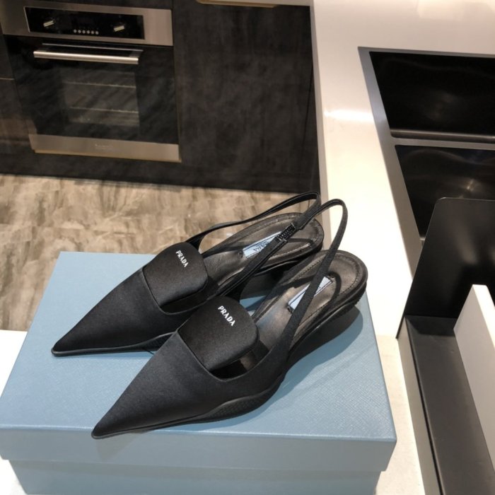 Prada Womens Shoes Two-tone Nylon Gabardine Pumps 1I566M_W08_F0002_F_A045