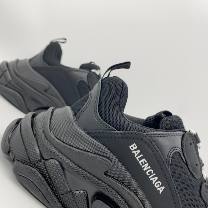 Balenciaga Triple S Sneakers Mens Shoes Sneakers Fashion Design Luxury Brand