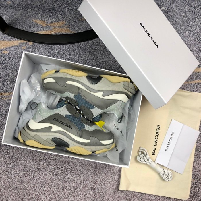 Balenciaga Mens Shoes Triple S Sneaker
