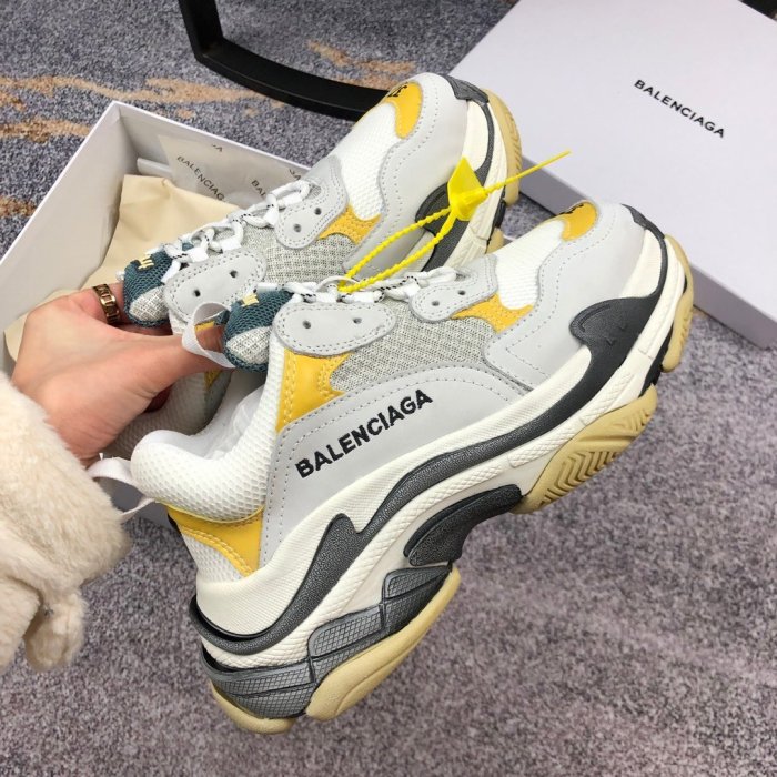Balenciaga Mens Shoes Triple S Sneaker
